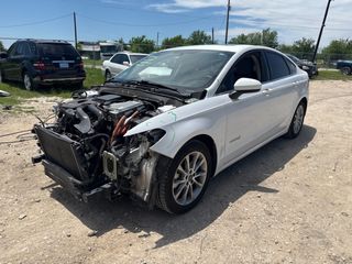 2017 Ford Fusion Hybrid SE - Exterior Front Left Corner Image
